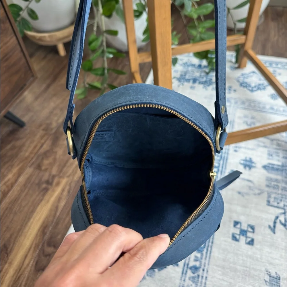 NWOT deep water circle portland leather crossbody bag - Picture 6 of 7
